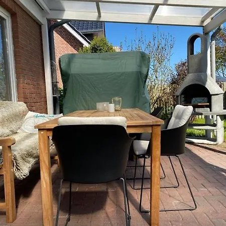 Garten, Sonnenterrasse Und Strandkorb Ferienhaus *