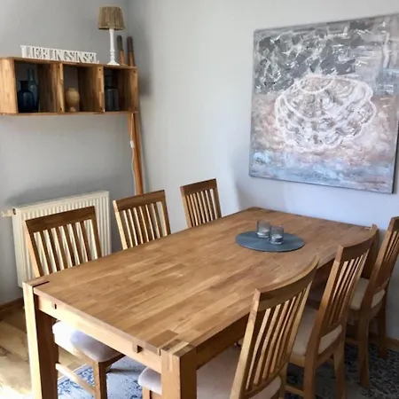 Garten, Sonnenterrasse Und Strandkorb * Burg auf Fehmarn