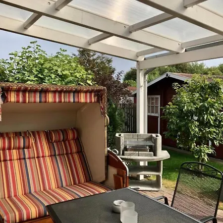 Garten, Sonnenterrasse Und Strandkorb Ferienhaus *