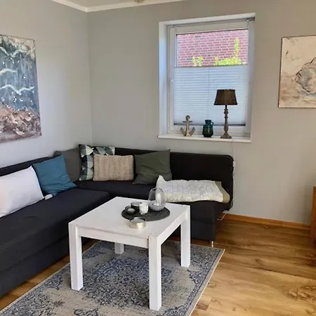 Garten, Sonnenterrasse Und Strandkorb Ferienhaus *